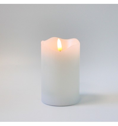 LED Bloklys 12,5cm høj, flammeeffekt, hvid - Ø7,5cm, 12,5cm høj, virker med fjernbetj, timer, ægte stearin