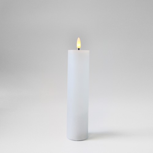 LED Bloklys 20cm høj, flammeeffekt, hvid - Ø5cm, 20cm høj, virker m. fjernbetj, timer, ægte stearin