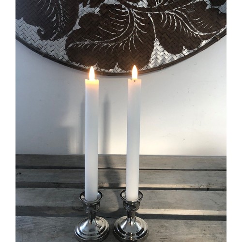 Outlet: LED kronelys Med 3D Flamme 25cm i Hvid - 2-pak