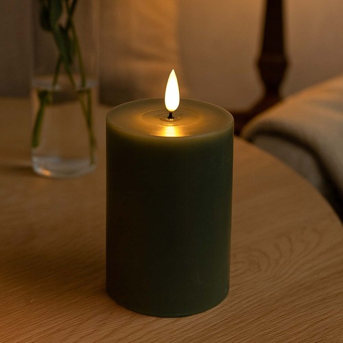 LED Bloklys 10cm høj, smelte-look, flammeeffekt - Ø7,5cm, 10cm høj, virker m. fjernbetj, ægte stearin, Dyb grøn