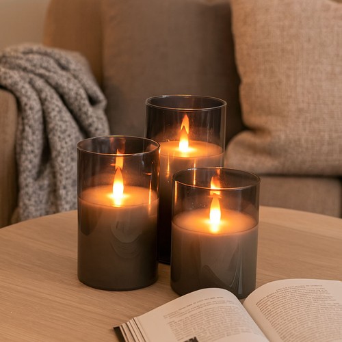 LED Bloklys sæt i røgfarvet glas Ø7,5cm, 3 stk, flammeeffekt - Inkl. fjernbetjening og timer, 10/12,5/15cm høj, ægte stearin