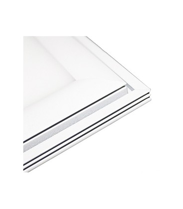 Nærbillede af overfladen på et 120x30 LED panel der viser den jævne diffuser.